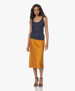 Closed Satijnen Midi Rok - Golden Cinnamon -Kleding Series Winkel 230531 414f4323 c04f 4d76 bd97 5d5a14ad3f77 scaled