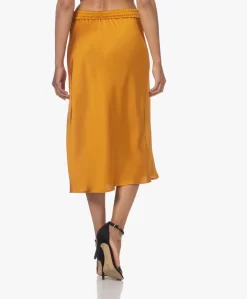 Closed Satijnen Midi Rok - Golden Cinnamon -Kleding Series Winkel 230531 48efefd0 b06d 49d7 bf3a 306d4432c8c8 scaled