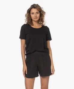 Repeat Jersey Lyocell Mix T-Shirt - Zwart -Kleding Series Winkel 230601 35bdd3a0 1958 4b0a 8795 3b1105ee1714 scaled