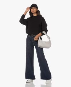 Iro Jinim Back Print Sweatshirt - Zwart 21 Iro Jinim Back Print Sweatshirt - Zwart -Kleding Series Winkel 230613 0fae4e62 7e7a 4d95 9381 022fd9ded52c scaled