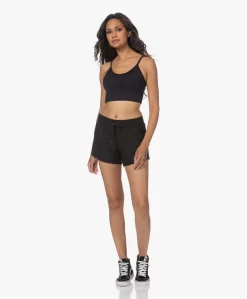 Deblon Sports Kate Bee Jersey Short - Zwart -Kleding Series Winkel 230613 7016215b 97bd 4694 8d02 76a47ae1f658 scaled