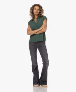 By-Bar Kiek Viscose Crêpe Mouwloze Blouse - Deep Green -Kleding Series Winkel 230620 053d2c63 008a 4f62 a0c0 1dfbb85095db