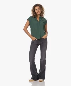 By-Bar Kiek Viscose Crêpe Mouwloze Blouse - Deep Green -Kleding Series Winkel 230620 5be0f6d9 bda7 41c5 867a ee4809db8ab6