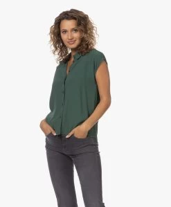 By-Bar Kiek Viscose Crêpe Mouwloze Blouse - Deep Green -Kleding Series Winkel 230620 d8b74b83 7801 426a 83c0 99de6dd7e0ce