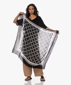 By Malene Birger Cornelis Wollen Print Sjaal - Zwart -Kleding Series Winkel 230622 12892ce8 88d7 4a69 970b 3e5623dac777 scaled