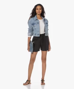 Filippa K Classic Cropped Denim Jack - Allover Stone -Kleding Series Winkel 230622 3f20d09d 0628 4dd5 b4b4 833cb35499a8 scaled