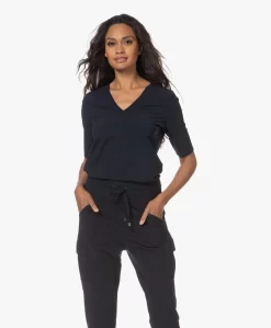 Japantky Lyo Travel Jersey V-Hals T-Shirt - Zwartblauw -Kleding Series Winkel 230622 65ee1e74 5450 450c bd5b 023cc0990451 scaled