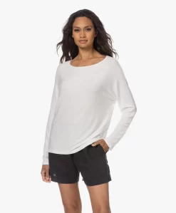 Vince Modal Longsleeve Met Vleermuismouwen - Off-White -Kleding Series Winkel 230622 8520b478 4b1f 41f9 8461 a109f5b15dde scaled