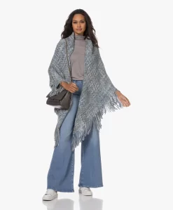 Manos Del Uruguay Merino Wolmix Poncho - Blauw/Grijs 17 Manos Del Uruguay Merino Wolmix Poncho - Blauw/Grijs -Kleding Series Winkel 230622 c3445096 64cc 4517 abbb 3ef00f18f152 scaled
