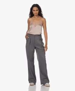 Iro Berwyn Zijden Camisole - Oudroze -Kleding Series Winkel 230629 8e1d3a82 499b 4bf4 a87a 36dd6a9ea8e6 scaled