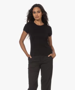 Drykorn Koale Ribgebreid Korte Mouwen T-Shirt - Zwart -Kleding Series Winkel 230704 4bcef74b e7f8 42d4 91ca c3a5ca9d8fe1 scaled