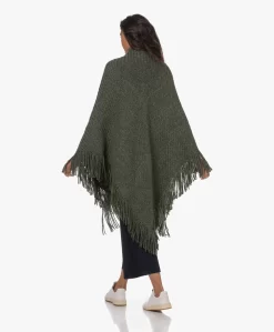 Manos Del Uruguay Merino Wolmix Poncho - Olijf -Kleding Series Winkel 230704 7e67472f edda 4733 b68b f0e27618249e scaled