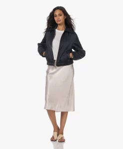 Vince Crush Satijnen Midi Rok - Champagne -Kleding Series Winkel 230704 c270f98d b2fd 4643 b566 a74ac24af47c scaled