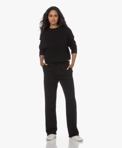 Iro Jinim Back Print Sweatshirt - Zwart 18 Iro Jinim Back Print Sweatshirt - Zwart -Kleding Series Winkel 230706 20e0fac1 9a15 4b43 85f9 b4fbb3b39386 scaled