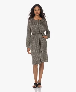 Lasalle Satijnen Tuniekjurk Met Print - Zwart/Off-White -Kleding Series Winkel 230706 6da3979b 2d88 4967 99d3 5e01a84e94e8 scaled