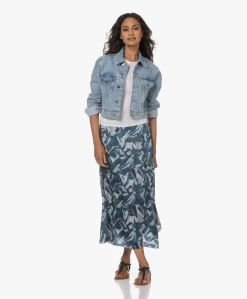Filippa K Classic Cropped Denim Jack - Allover Stone -Kleding Series Winkel 230706 e14f25a8 d4b8 415c 956a 65e56c0a3b9d scaled