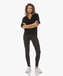 Majestic Filatures Soft Touch V-Hals Sweatshirt - Zwart -Kleding Series Winkel 230711 8c68fc60 371b 4a72 9e32 553f457cb24a scaled