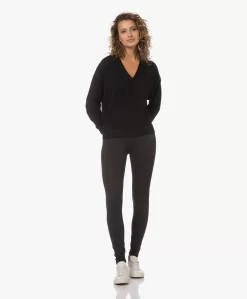 Majestic Filatures Soft Touch V-Hals Sweatshirt - Zwart -Kleding Series Winkel 230711 aa574864 d6dd 4f43 ac46 6bc0738462bf scaled