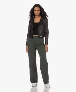 Drykorn Ductile Cargo Broek - Groen -Kleding Series Winkel 230713 b22655d5 7e3e 4f66 8d58 5c23786acd28 scaled