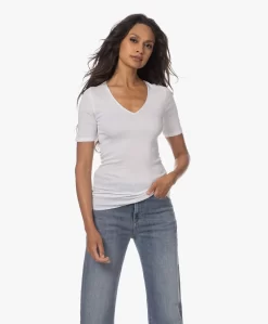 Hanro Cotton Seamless V-Hals T-Shirt - Wit -Kleding Series Winkel 230720 256a4064 a26c 4e99 b8d9 c2ded0cf893a scaled