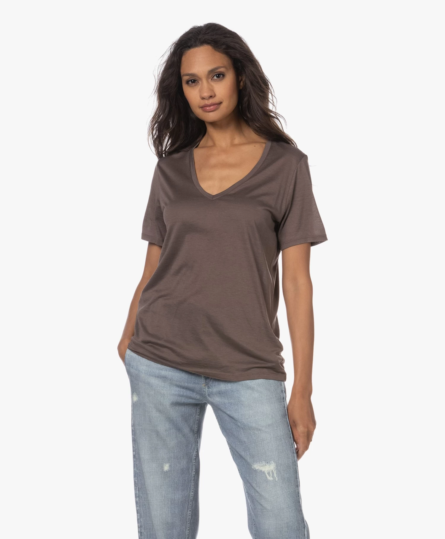 Majestic Filatures Zijdemix V-Hals T-Shirt - Ecorce 12 Majestic Filatures Zijdemix V-Hals T-Shirt - Ecorce - Afbeelding 12