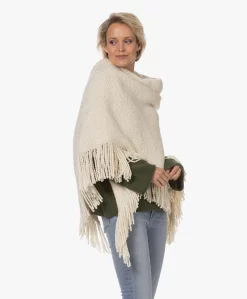 Manos Del Uruguay Merino Wolmix Poncho - Ecru -Kleding Series Winkel 230724 1c9afd84 2f47 4360 9078 44a6f3cb4aea scaled