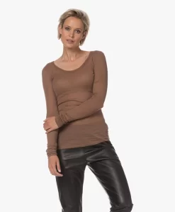 American Vintage Massachusetts Longsleeve - Vintage Cacao -Kleding Series Winkel 230724 25c1169c 01bf 4e3e 96da 412da36984ff scaled