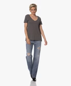 American Vintage Jacksonville V-Hals T-Shirt - Charcoal Melange 18 American Vintage Jacksonville V-Hals T-Shirt - Charcoal Melange -Kleding Series Winkel 230724 a4020e77 803d 4f59 91a4 3188c6095932 scaled