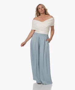 Viveh Giada Reversible Off-Shoulder T-Shirt - Coconut Milk -Kleding Series Winkel 230725 090b0fba 203c 45e3 a37c 30bdca496f0c scaled