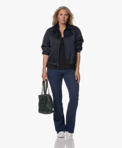Kyra Kae Spaghetti Top Met Kant - Dark Navy -Kleding Series Winkel 230725 42a61703 fc24 4b5e 95db 4280b87b1613 scaled