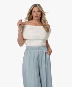 Viveh Giada Reversible Off-Shoulder T-Shirt - Coconut Milk -Kleding Series Winkel 230725 4d18f596 bc56 4071 be3a b5f18b9fefa6 scaled