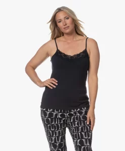 Kyra Kae Spaghetti Top Met Kant - Dark Navy -Kleding Series Winkel 230725 9718f12b ada9 431a adfb 23446d0069f1 scaled