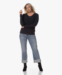 Kyra Faye Naadloze Ribbelsteek Trui - Donker Navy -Kleding Series Winkel 230725 9ddf5770 57f4 4012 82ca d62abd07377c scaled