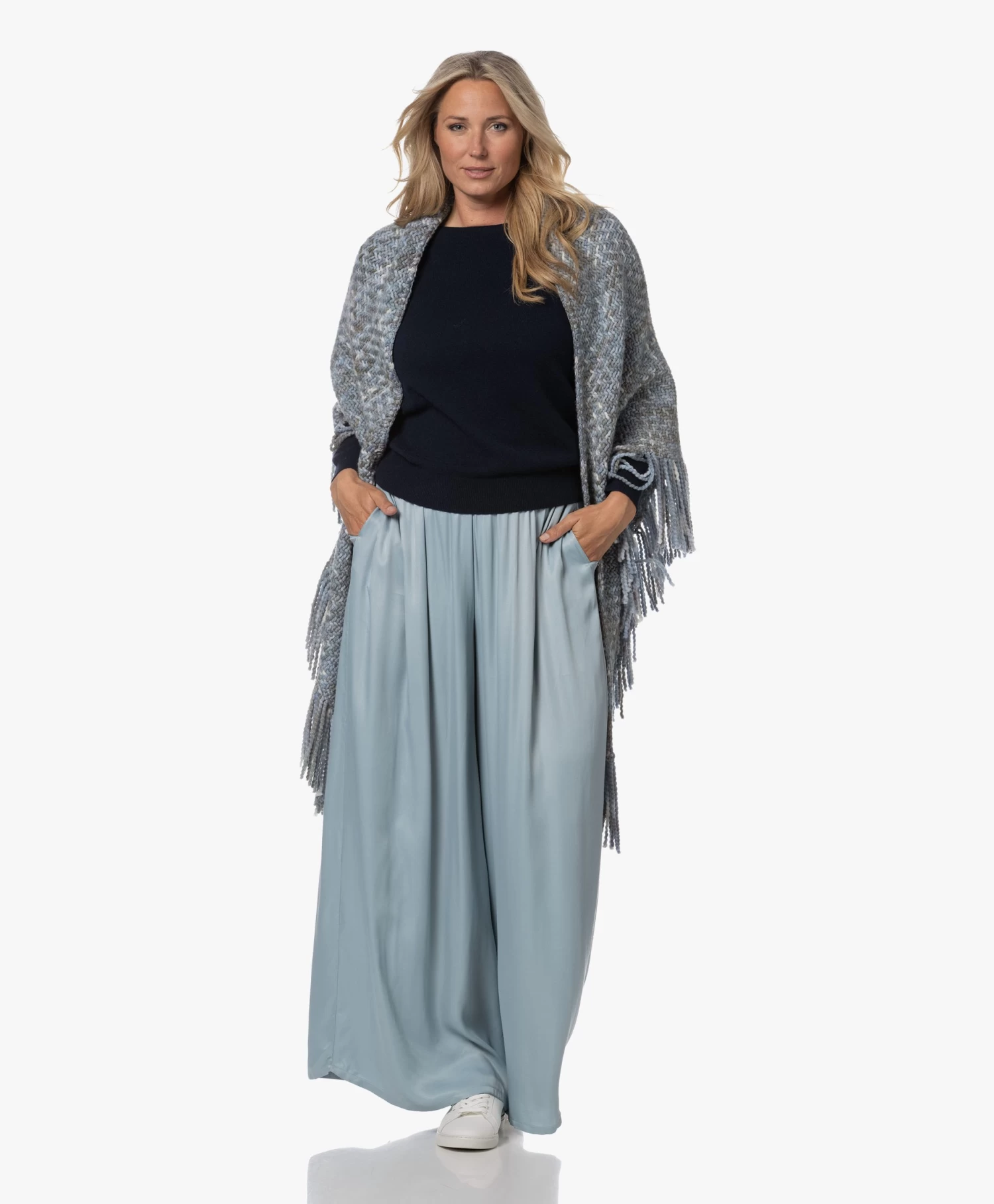 Manos Del Uruguay Merino Wolmix Poncho - Blauw/Grijs 1 Manos Del Uruguay Merino Wolmix Poncho - Blauw/Grijs