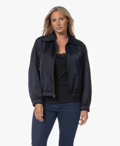 Vince Satijnen Bomberjack Met Rits - Coastal -Kleding Series Winkel 230725 b36b7dde 50d1 491e b1f3 eb0ab19fdc77 scaled