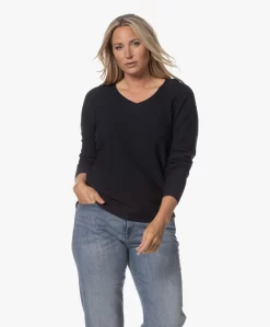 Kyra Faye Naadloze Ribbelsteek Trui - Donker Navy -Kleding Series Winkel 230725 d263f946 b418 4fbd 9409 1b5ff19d8385 scaled