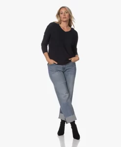 Kyra Faye Naadloze Ribbelsteek Trui - Donker Navy -Kleding Series Winkel 230725 f7d10f95 477c 4edc 9002 3fe8aaace491 scaled