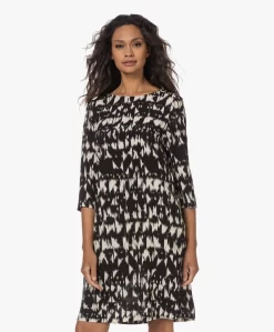 No Man’S Land Crêpe Print Jurk -Zwart/Off-White -Kleding Series Winkel 230727 1e94fc05 f036 499f adb6 c75d7a4e1ac2 scaled