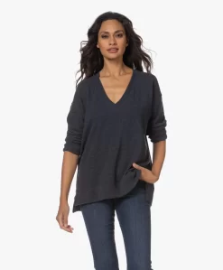 Denham Oska Brushed V-Hals Trui - Dark Sapphire -Kleding Series Winkel 230801 124a0c61 161b 4ebc a8b1 c994a18569bd scaled