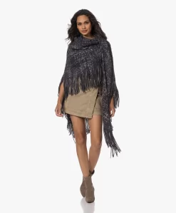 Manos Del Uruguay Merino Wolmix Poncho - Grijstinten -Kleding Series Winkel 230801 9082d16f 1de6 4562 8f18 3ad60ba97055 scaled