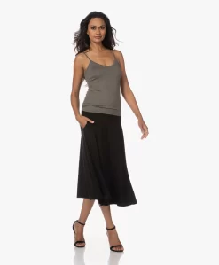 Norma Kamali Flared Midi Rok - Zwart -Kleding Series Winkel 230801 98da96cc 5b6a 48ce be5a b1155ec019f0 scaled