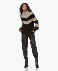 See By Chloé Chany Leren Enkellaarzen - Zwart/Goud -Kleding Series Winkel 230801 d689ecc9 3462 441d be50 a30f79695f53 scaled