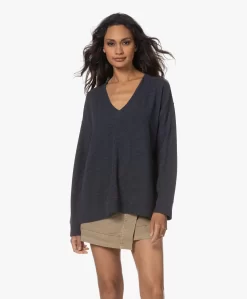 Denham Oska Brushed V-Hals Trui - Dark Sapphire -Kleding Series Winkel 230801 fb34d0ee 2d4e 45cf 877b 3266d071390e scaled