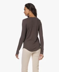 Neeve The Emily Rib Longsleeve - Intense Brown -Kleding Series Winkel 230802 3822de81 8f83 4d0e b6ca d13ade43ab45