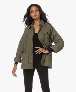 Zadig & Voltaire Kemi Canvas Geborduurd Cargo Jack - Pickle -Kleding Series Winkel 230802 8f057c21 972f 449b 8a86 087c7ffbd197 scaled