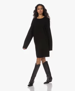 Drykorn Kadyra Naadloos Gebreide Wollen Mini Jurk - Zwart -Kleding Series Winkel 230802 b14be909 7d64 4bf6 ab4b 8a97229cdb0b scaled