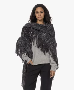 Manos Del Uruguay Merino Wolmix Poncho - Grijstinten -Kleding Series Winkel 230808 2ddf8d4c 6566 445d 8491 b9e5e8ea0335 scaled