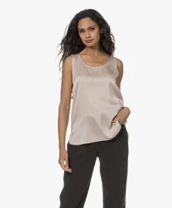 Repeat Mouwloze Stretch-Zijden Top - Zand -Kleding Series Winkel 230808 aba25b7a c58c 4b66 b245 c34fc1995abe scaled