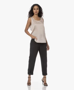 Repeat Mouwloze Stretch-Zijden Top - Zand -Kleding Series Winkel 230808 c3f10bf3 b5e3 4002 b8d9 deef23130dcf scaled