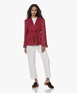 By Malene Birger Biento Twill Blazer - Jester Red -Kleding Series Winkel 230809 020919cb fc5d 4589 8902 1870976f4599 scaled